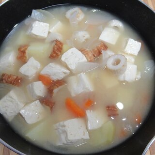 豆腐とちくわの味噌汁